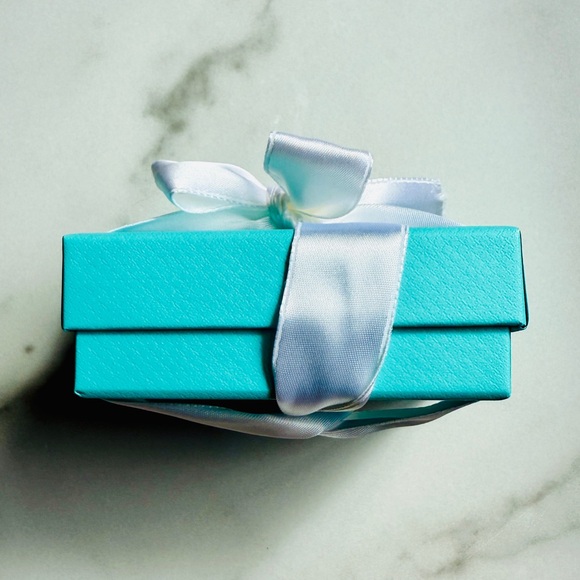 Tiffany & Co. Turquoise Box with Satin Ribbon - Picture 4 of 4